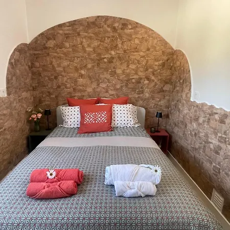 The Yellow Retreat A dos Cunhados