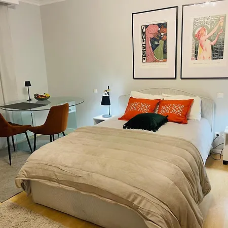 The Yellow Retreat A dos Cunhados