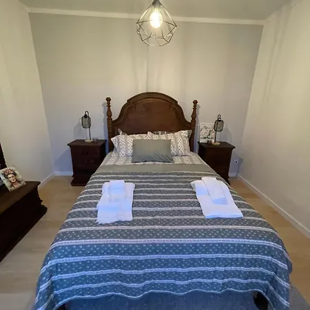 Séjour chez l'habitant The Yellow Retreat A dos Cunhados