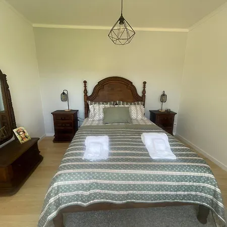 Homestay The Yellow Retreat