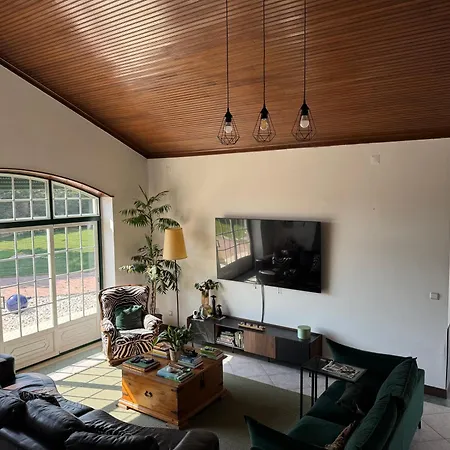 Homestay The Yellow Retreat
