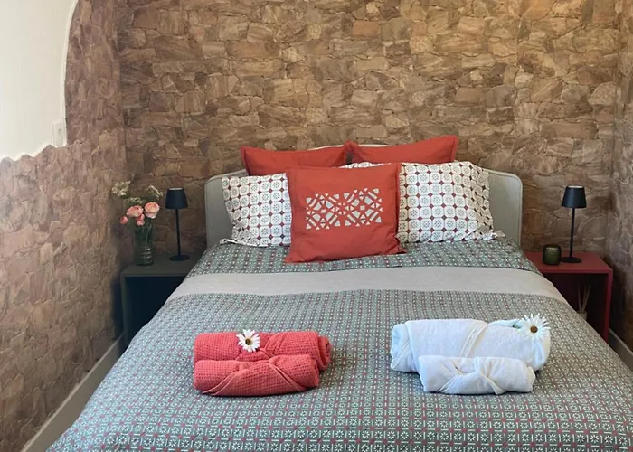 The Yellow Retreat * אה דוס קונהאדוס