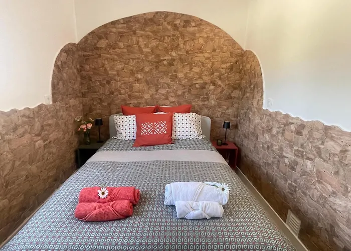 The Yellow Retreat אה דוס קונהאדוס