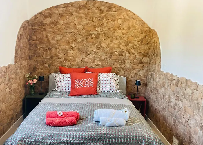 The Yellow Retreat בית אירוח אה דוס קונהאדוס