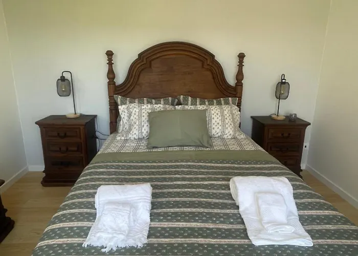 The Yellow Retreat * אה דוס קונהאדוס