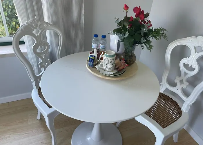 The Yellow Retreat אה דוס קונהאדוס